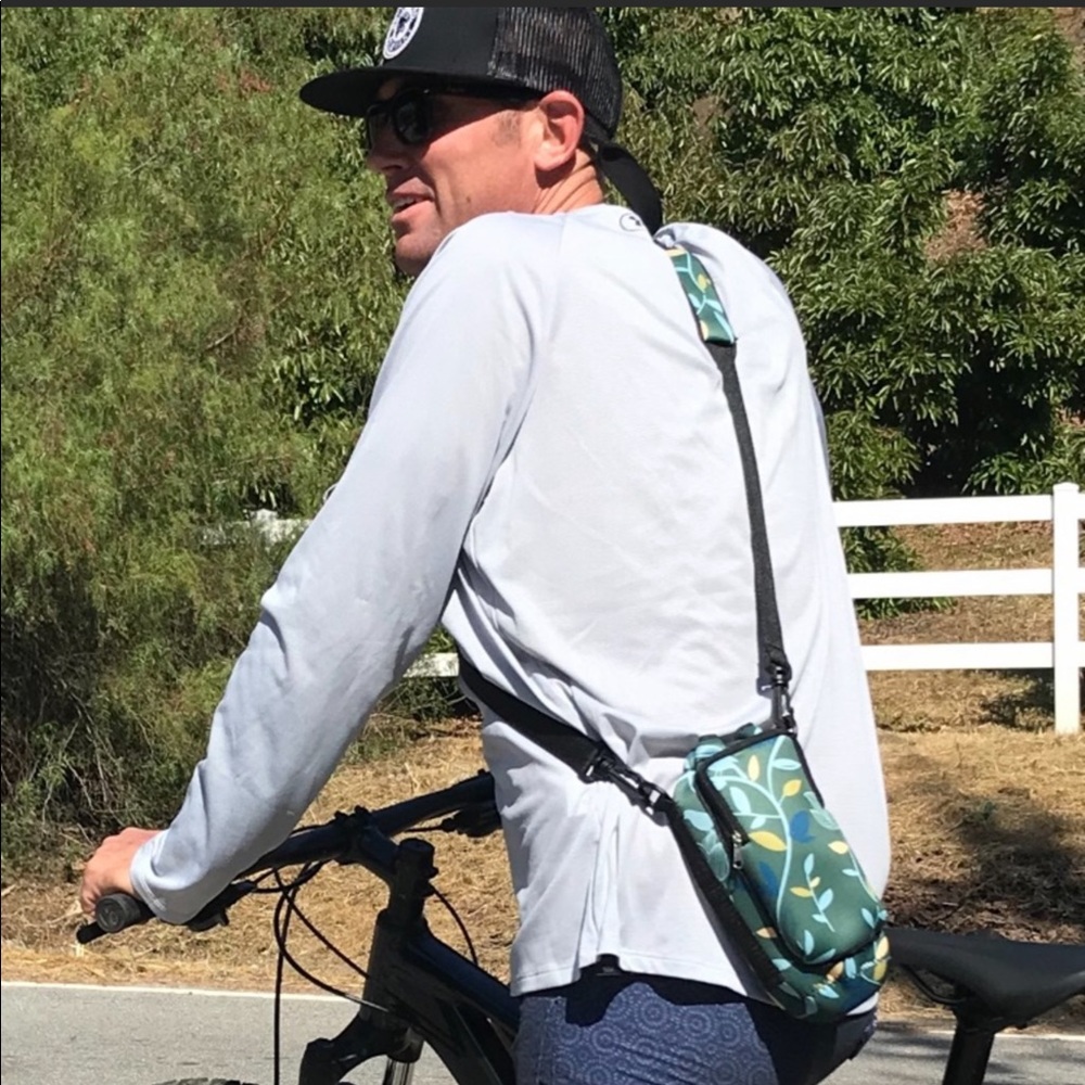 SALE 🌼 Sport Bottle Neoprene Holder Crossbody Extra Large Nature Print New - Picture 11 of 16
